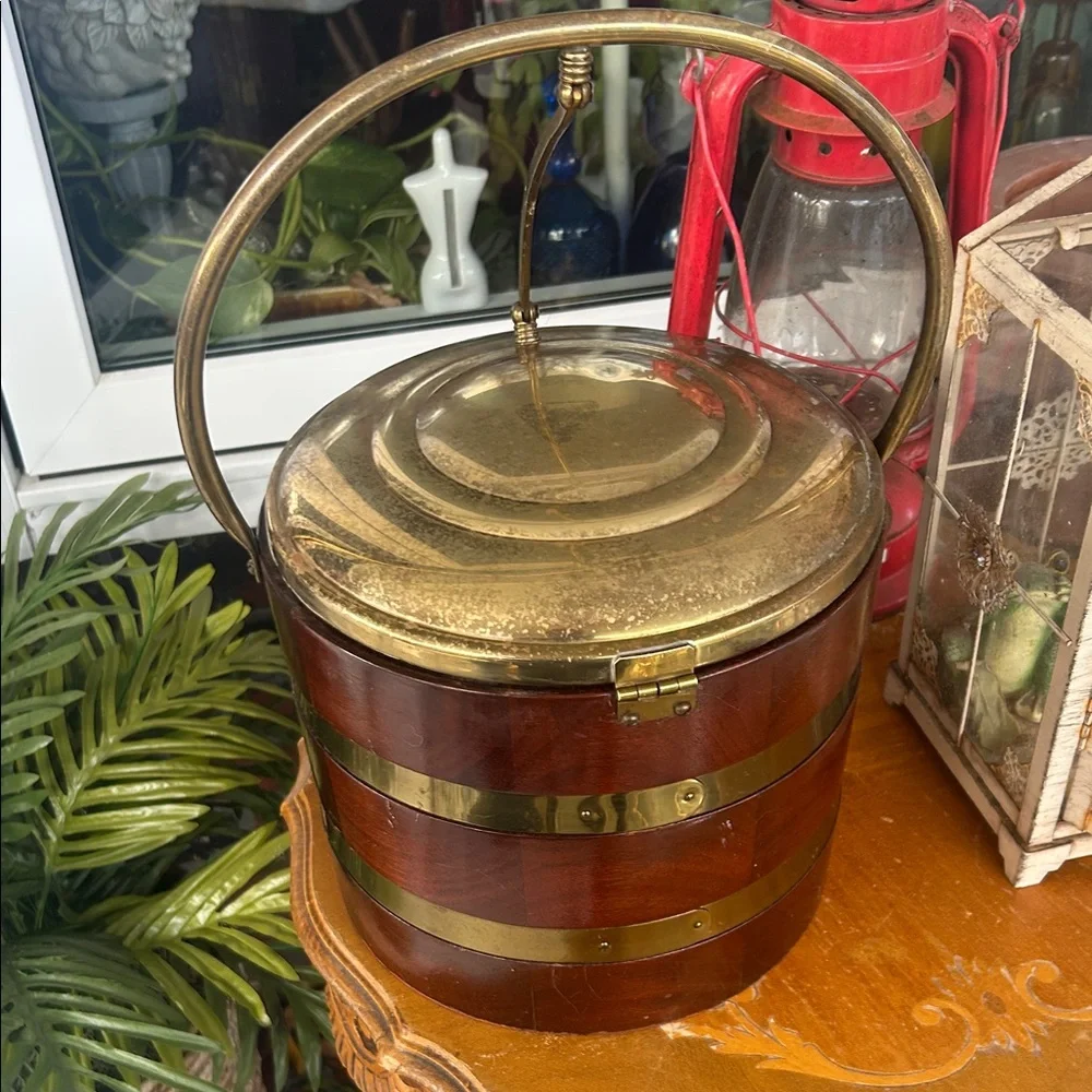 ANTIQUE WOOD & BRASS ICE BUCKET
